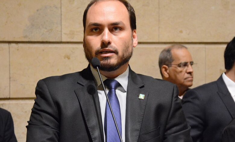 PF investiga Bolsonaro e Carlos por organização criminosa na Abin