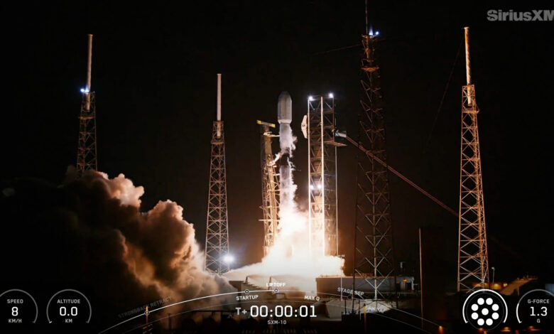 SpaceX lança satélite Sirius XM e foguete aterra no mar