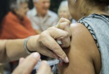 SUS intensifica vacinação contra gripe em idosos vulneráveis