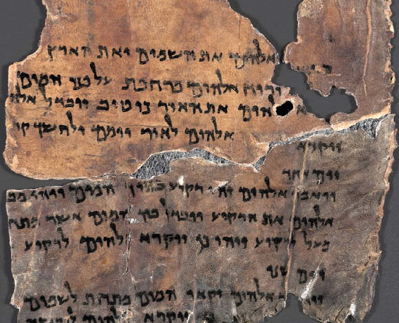 Dead Sea Scroll 4Q7, a fragment of the Book of Genesis found in Wadi Qumran Cave 4. Image credit: KetefHinnomFan.