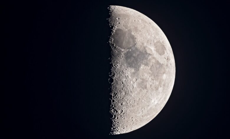 NASA observa a primeira quarter moon hoje à noite