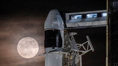 SpaceX captura foto da Lua cheia durante missão em órbita