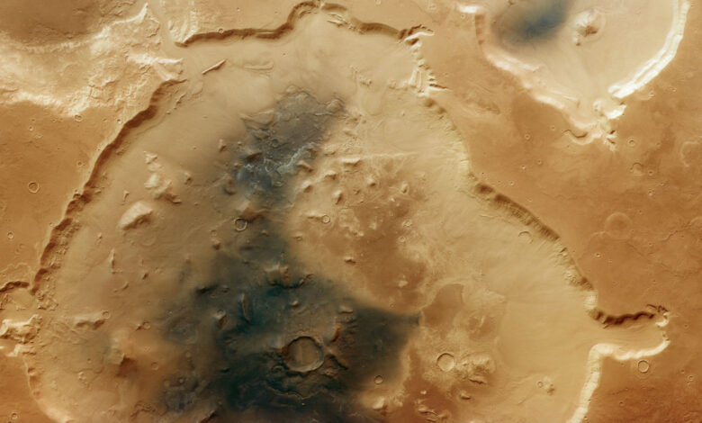 ESA observa cratera em Marte revelando camadas históricas