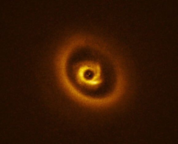This image, taken with ESO’s Very Large Telescope in Chile, shows the RIK113 system. Image credit: ESO / Ginski et al.