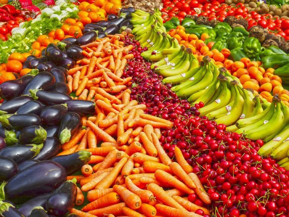 Boege et al. found that eating more fruits and vegetables during the day was associated with sleeping more soundly later that same night. Image credit: Guillermo Gavilla.