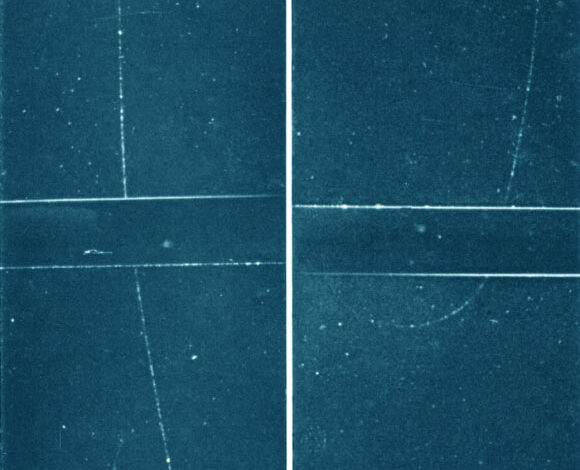 A muon particle passing through lead in a cloud chamber. Image credit: Jino John 1996 / CC BY-SA 4.0.