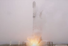 SpaceX lança cápsulas e restos humanos na missão Transporter 14