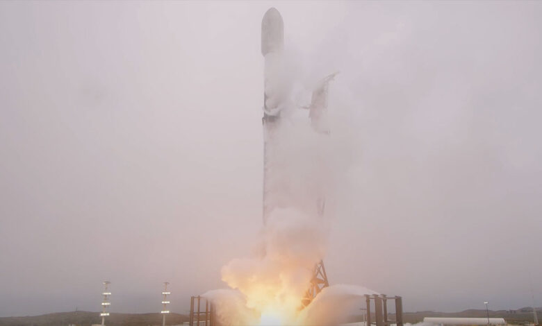 SpaceX lança cápsulas e restos humanos na missão Transporter 14