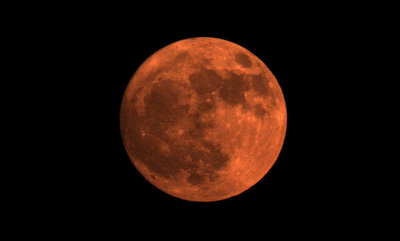 NASA transmite a Lua de Morango em sua órbita tonight