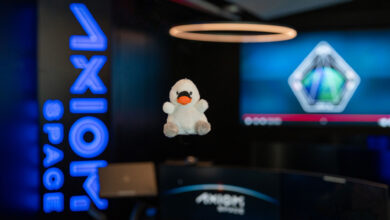 NASA lança "Joy", ganso de pelúcia, na missão Axiom 4