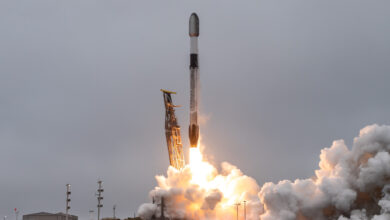 SpaceX lança satélites Starlink de Vandenberg Space Force Base