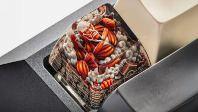 Design exclusivo traz keycaps pintados à mão de Attack on Titan