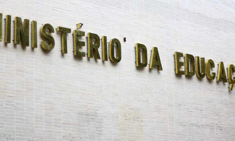MEC libera acúmulo de benefícios para estudantes de ensino superior