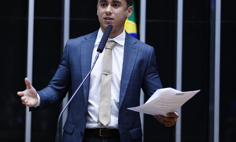 STJ mantém condenação de Nikolas por decisão sobre transfobia