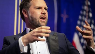 Social media pede deportação do 'Menswear Guy' em meio a cultura digital