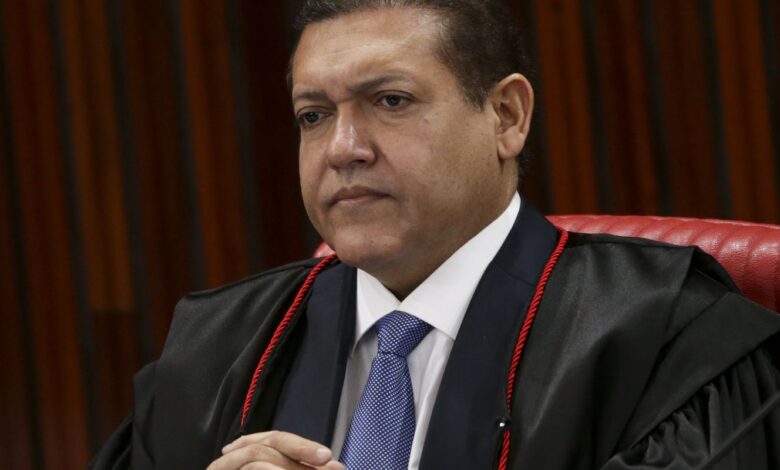STF delibera sobre responsabilização das redes sociais