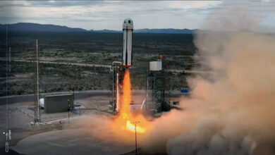 Blue Origin lança foguete com 6 turistas a bordo de Texas