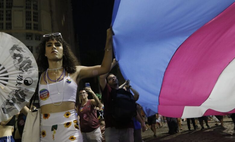 SUS revê critérios de terapia hormonal para população trans