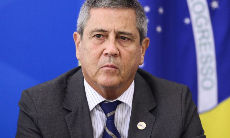 PF apura papel de Braga Netto na desacreditação das eleições