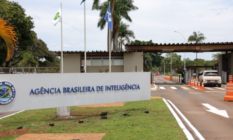 PF indicia Jair Bolsonaro e Ramagem no inquérito da Justiça