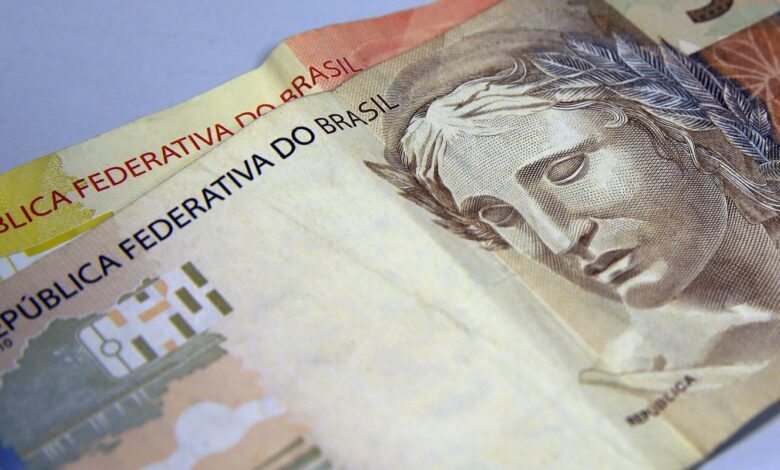 STF analisa participação da indústria em ação sobre IOF