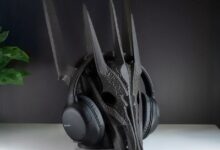 Sauron Headphone Stand transforma escritorio com design criativo