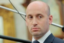 Stephen Miller investe em Palantir, colaborador do ICE