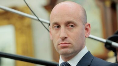 Stephen Miller investe em Palantir, colaborador do ICE