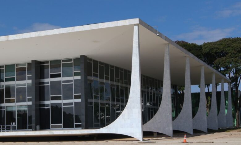 STF mantém decisão que resulta na perda de mandatos de deputados