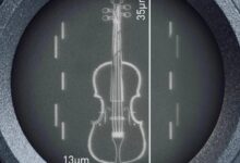 Cientistas criam violino menor que fio de cabelo humano