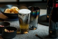 Design inova com copo de cerveja em titânio de R$99
