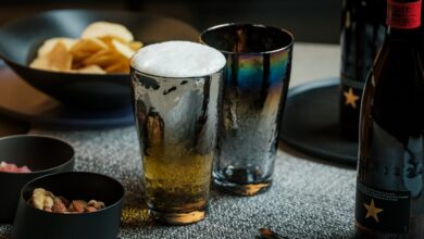 Design inova com copo de cerveja em titânio de R$99