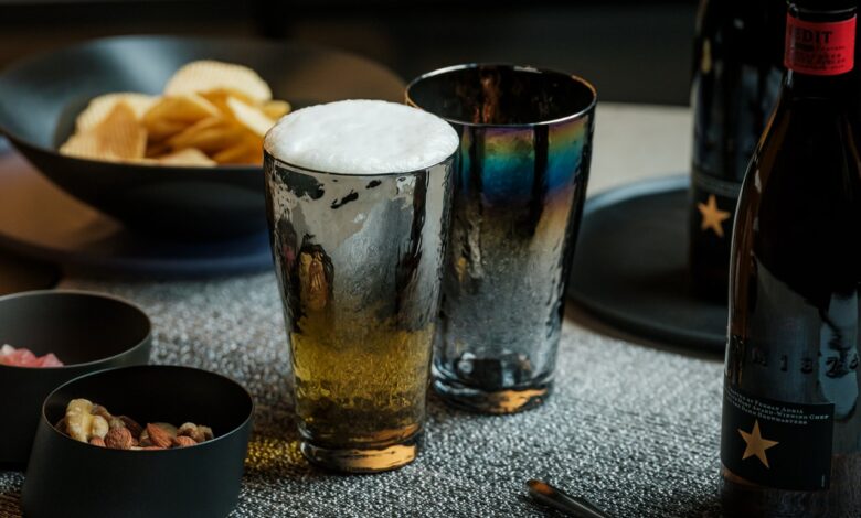 Design inova com copo de cerveja em titânio de R$99