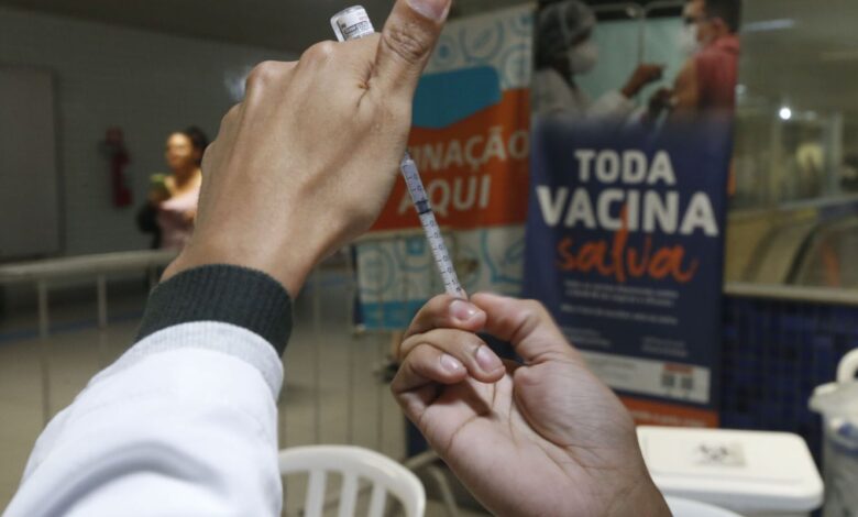 SUS inicia vacinação contra gripe em estações e terminais