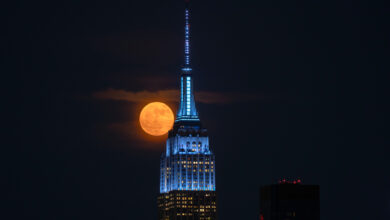 NASA exibe satélite Strawberry Moon com espetáculo raro