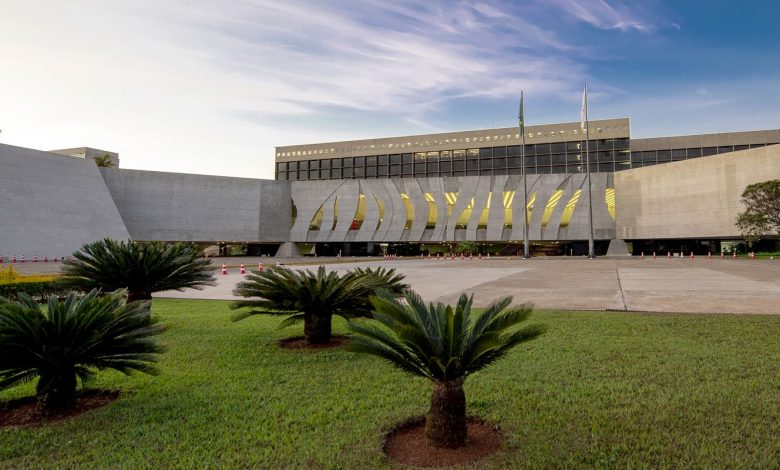 STF avalia recurso sobre filhas retiradas de mãe no Brasil
