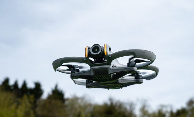 DJI apresenta controladores de movimento para drones em órbita