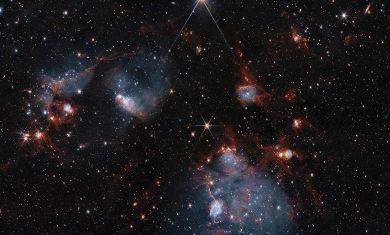 NASA revela duas faces de aglomerados estelares com Hubble e James Webb