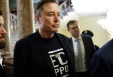 Elon Musk usa meme para acusar Trump de encobrimento