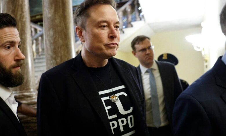 Elon Musk usa meme para acusar Trump de encobrimento