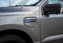 Ford vê vendas de EVs cair 31%, enquanto híbridos disparam