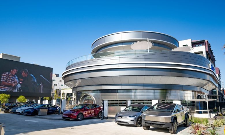 Tesla abre diner retrofuturista e Elon Musk promete mais locais