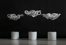 Sculptural LOOPS apresenta luminária que cria sombras dramáticas