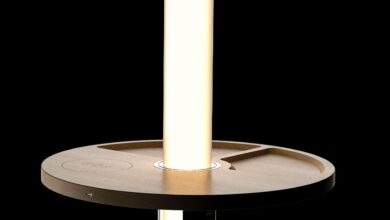 Lumera apresenta mesa lateral com lâmpada e carregador sem fio