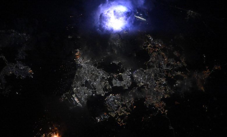 NASA observa raio da ISS em imagem do dia 29 de julho