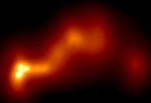 This image of OJ 287 reveals the sharply curved, ribbon-like structure of the plasma jet emitted from its center. Image credit: Efthalia Traianou / Heidelberg University / IWR.