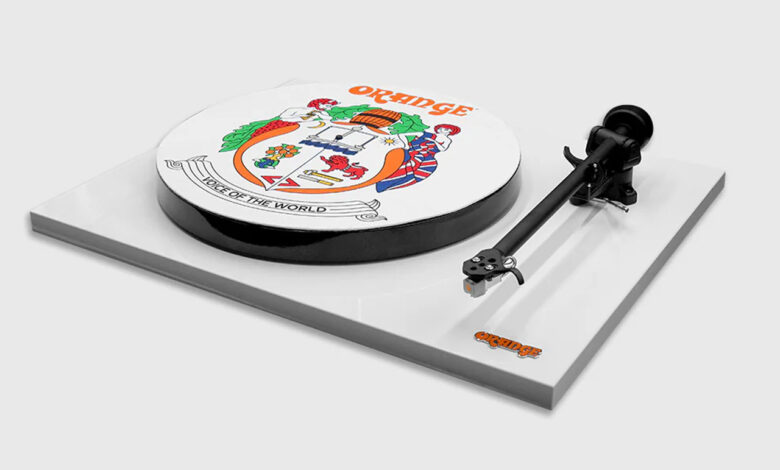 Orange Amps lança turntable em acabamento gloss white