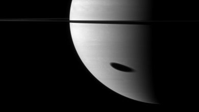 NASA registra sombra sobre as nuvens de Saturno em julho
