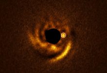 NASA captura disco espiral em órbita de estrela jovem
