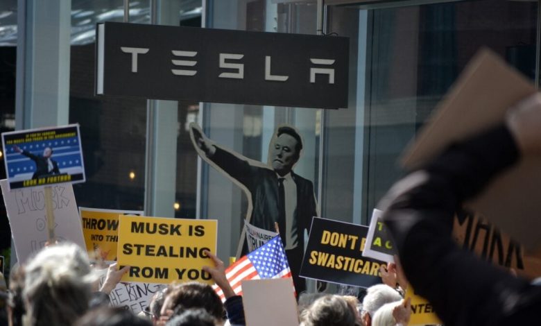 Vendas da Tesla caem e receita com gadgets se esgota
